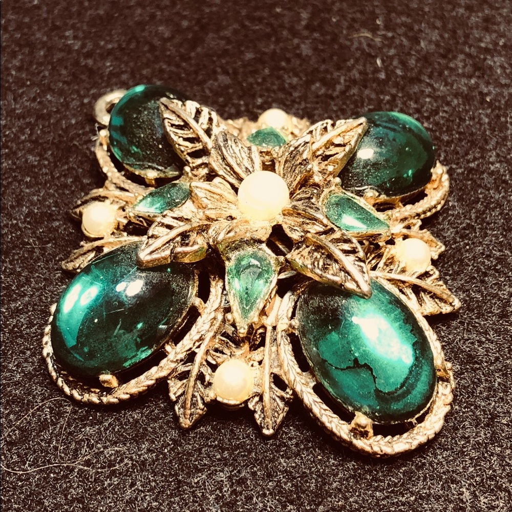 Emerald Green Pendant Pearls Large - Picture 5 of 6